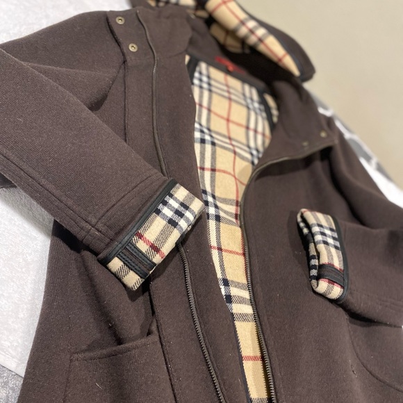 Burberry 🚫SOLD SOLD SOLD 🚫 - Picture 2 of 10